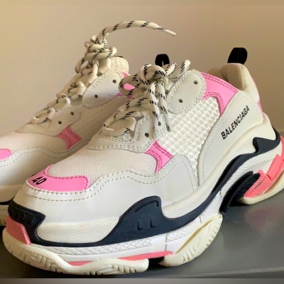 Almost New Balenciaga Triple S - Picture 3 of 7